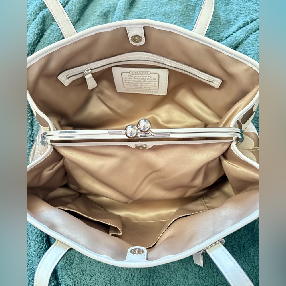 Authentic Coach Kisslock Tan Brown Beige Signature Carryall Shoulder Bag - Picture 6 of 8